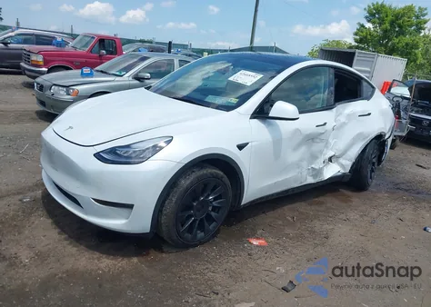 2023 Tesla Model Y Awd/Long Range Dual Motor All-Wheel Drive z USA, uszkodzony, nr VIN 7SAYGDEE8PA059111